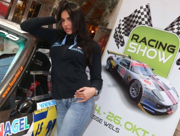 Autogrammstunde mit Inessa Tushkanova - Plus City